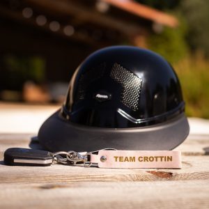 porte-clés-message-la-cavaliere-paillettes-team-crottin-j'peux pas j'ai poney- fabriqué en france, made in france, fabriqué en Occitanie cuir pailleté message drôle cheval poney