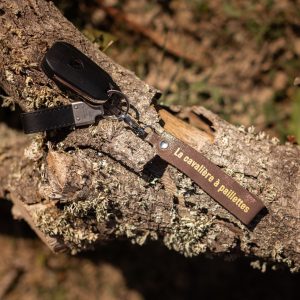 porte-clés-message-la-cavaliere-paillettes-team-crottin-j'peux pas j'ai poney- fabriqué en france, made in france, fabriqué en Occitanie cuir pailleté message drôle cheval poney