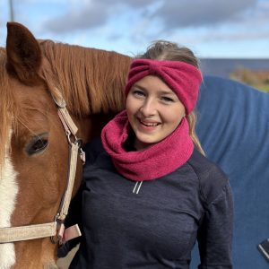 tour de cou en laine pour cavalière fabriqué en france tricoté la cartablière la cavalière à paillettes