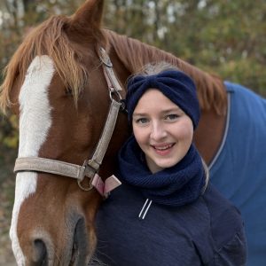 en laine pour cavalière fabriqué en france tricoté la cartablière la cavalière à paillettes