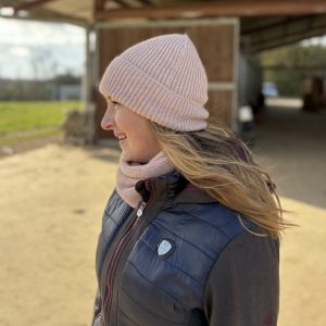 bonnet en laine pour cavalière fabriqué en france tricoté la cartablière la cavalière à paillettes
