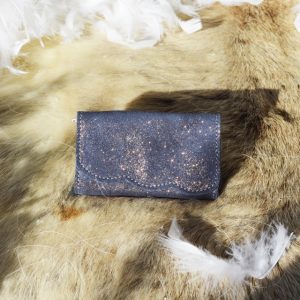 portefeuille asteria, petit, pratique, la cartablière, en cuir, pailleté, fantaisie, femme, lurex, paillettes, fabriqué en france, made in france, maroquinerie, poche, porte monnaie
