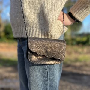 pochette fleurs, pochette téléphone, soirée, la cartablière, made in france, fabriqué en France, la cartablière, paillettes, cuir pailleté, cuir fantaisie, femme, sac, sac bandoulière